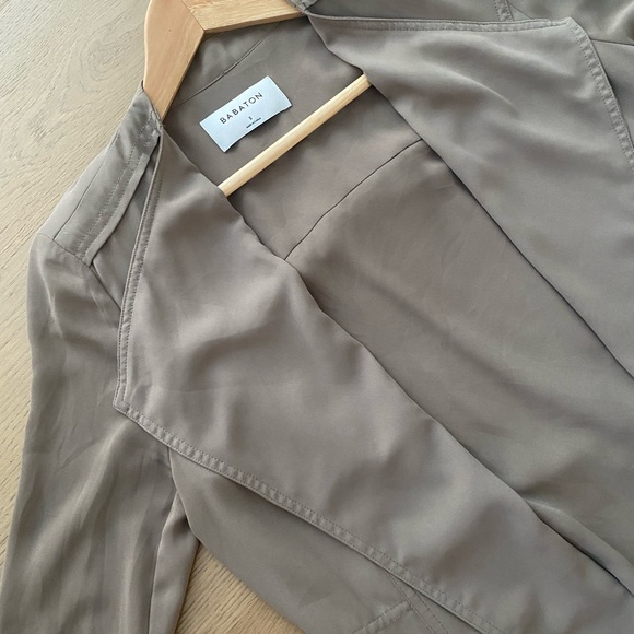 Barely Worn Sold Out Babaton Flowy Trench Coat Size Small Taupe Color - Picture 9 of 10